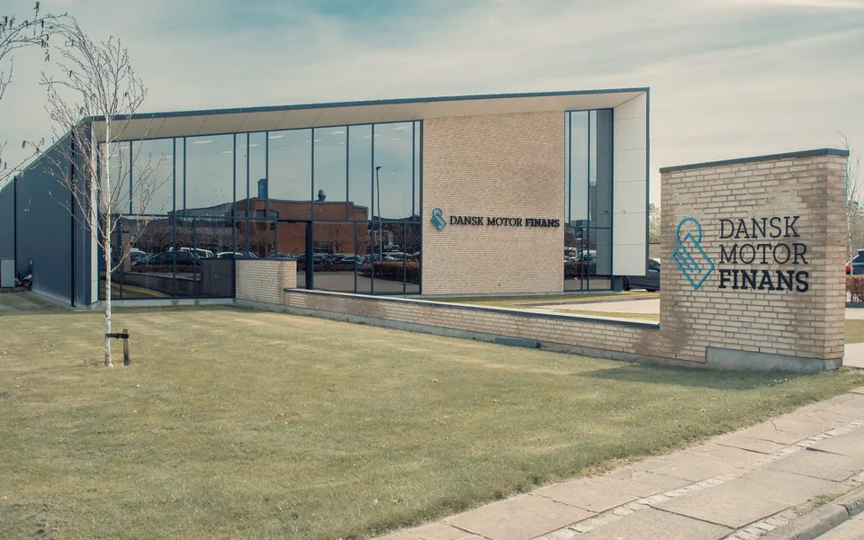 Dansk Motor Finans’ hovedkontor i Kolding set udefra